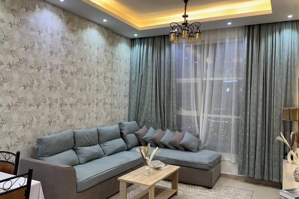 Luxury 1 Bedroom Amazing View Apartment *